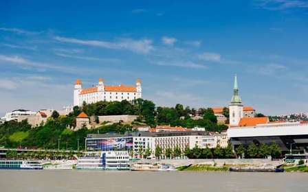 Viena a Bratislava en autobús y barco