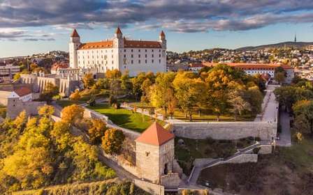 Desde Viena: tour guiado de medio día a Bratislava y sus alrededores