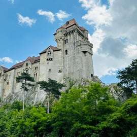 Viena: Excursión por los Bosques de Viena con Lago Subterráneo y Vino