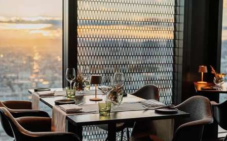 Best View: Cena al atardecer con vistas al skyline en el restaurante Altia by Urrechu