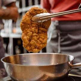 Viena: Clase de cocina y degustación de Schnitzel