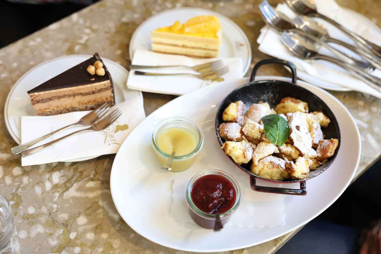 Sabor de Viena: el tour gastronómico austriaco definitivo con comida completa.