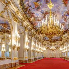 Viena: Visita nocturna al Palacio de Schönbrunn, cena y concierto
