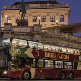 Viena: Recorrido nocturno por lo más destacado de la ciudad en autobús grande con guía en directo