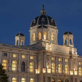 Viena: Recorrido nocturno por lo más destacado de la ciudad en autobús grande con guía en directo
