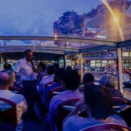 Viena: Recorrido nocturno por lo más destacado de la ciudad en autobús grande con guía en directo