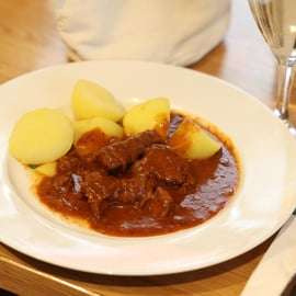 Sabor de Viena: el tour gastronómico austriaco definitivo con comida completa.