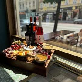 VIENA: Cata de vino austriaco con tapas para dos