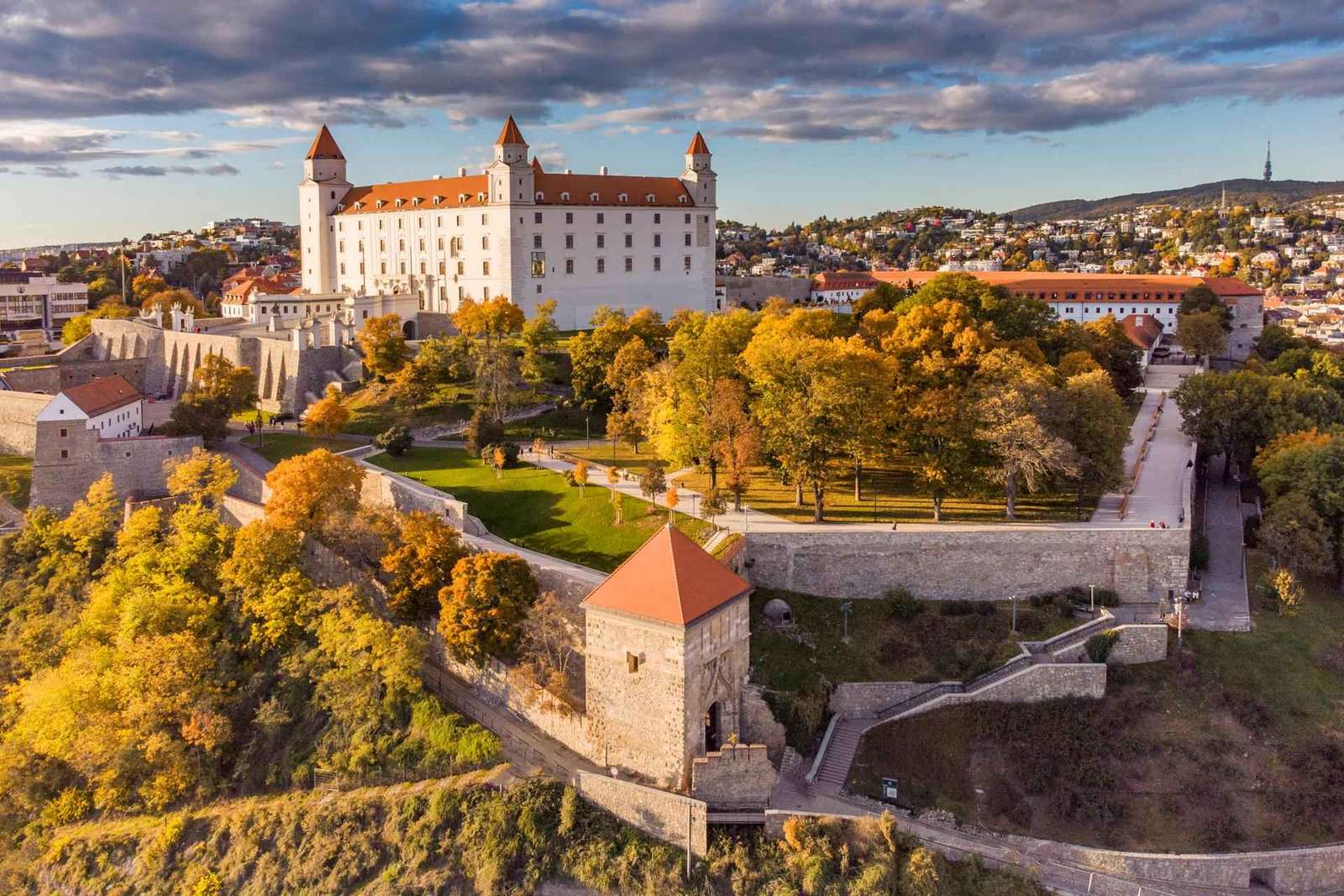 Desde Viena: tour guiado de medio día a Bratislava y sus alrededores