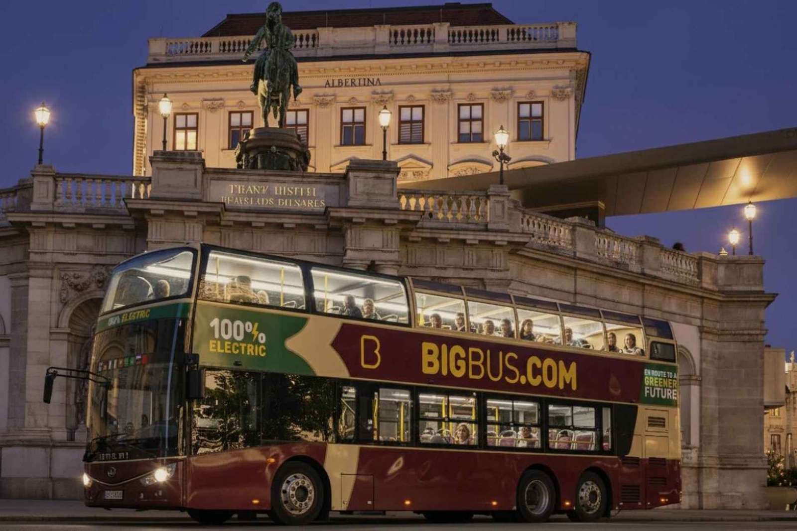 Viena: Recorrido nocturno por lo más destacado de la ciudad en autobús grande con guía en directo