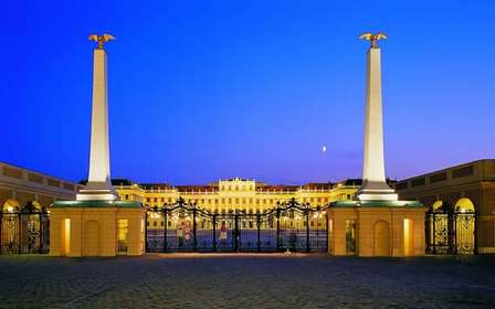 Viena: Visita nocturna al Palacio de Schönbrunn, cena y concierto
